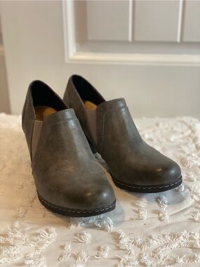 Croft & Borrow Gray Leather Slip-On Loafers